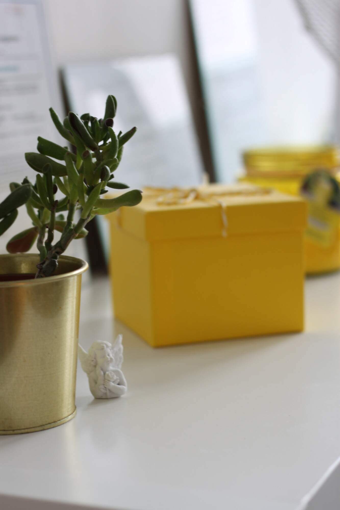 Vybavení a dekorace na skříni